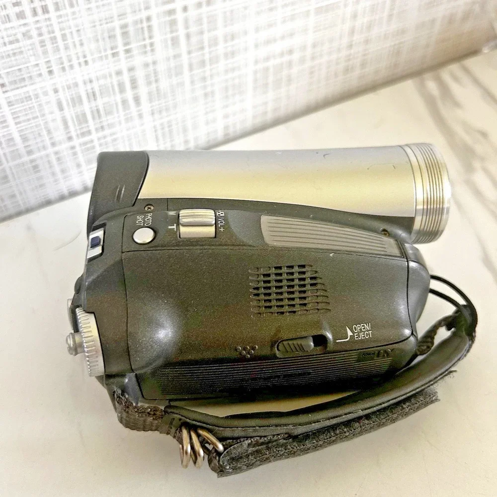 Panasonic SD Mini Camcorder 30x Optical Zoom One Touch Navigation Untested FFF